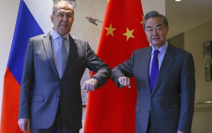 Росія та Китай засудили західні санкції і закликали "не втручатися у внутрішні справи" держав