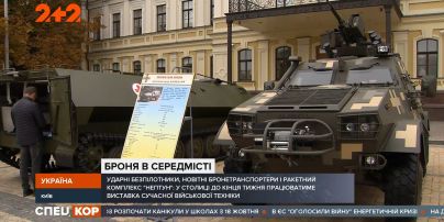 На Софіївській площі в Києві можна побачити сучасне технічне оснащення українського війська