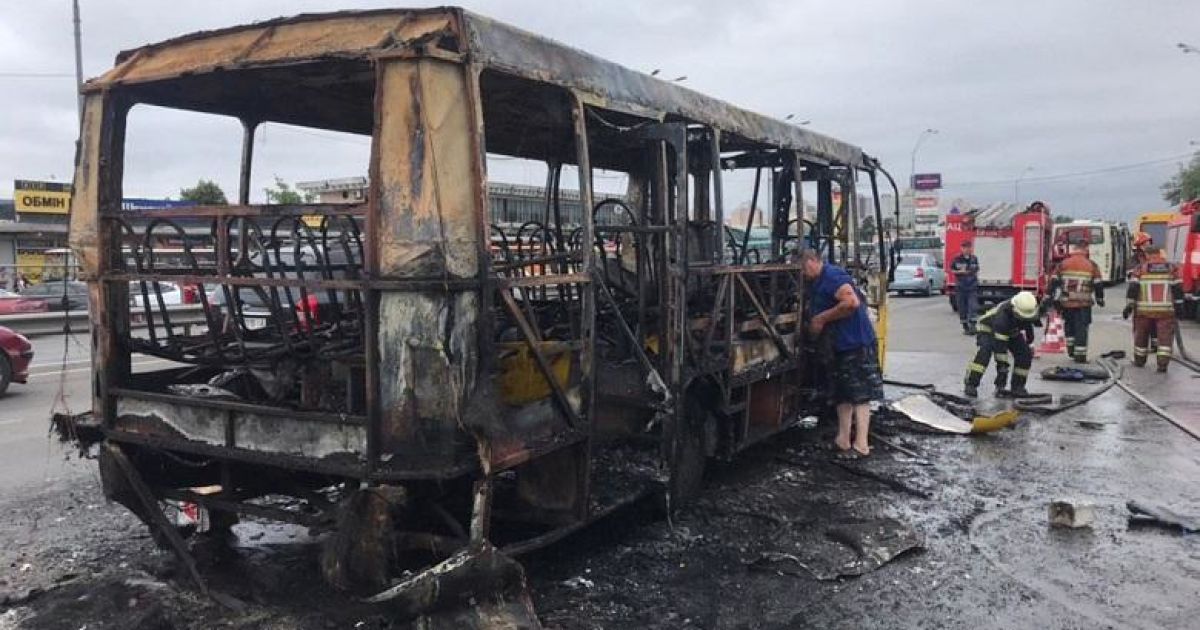 Згоріла маршрутка у Києві_2 / © ГУ Национальной полиции в Киеве