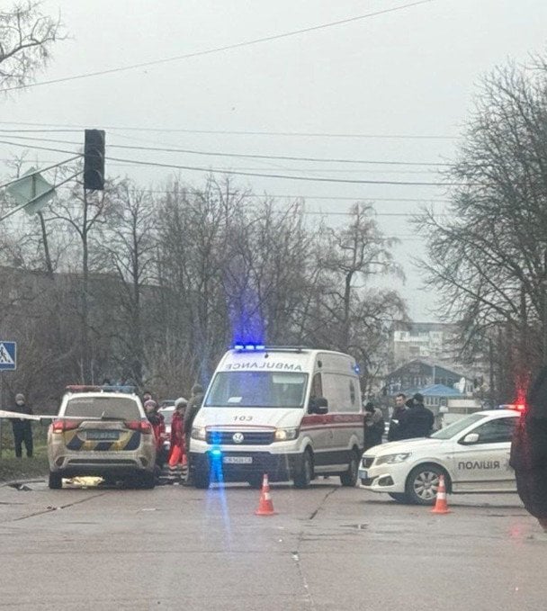 Фото з місця ДТП за участю поліції у Прилуках / © соцмережі