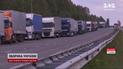 Попри рішення, черга стоїть: на польському кордоні тижнями живуть українці