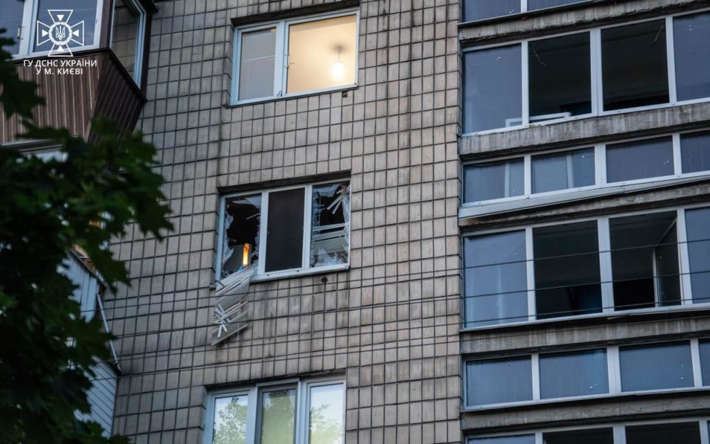 Ракетна атака по Києву 1 червня – фото наслідків / © ГУ ДСНС у Києві