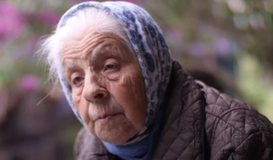"Щемлива історія війни": художниця з Луцька розчулила знамениту бабусю з Горенки
