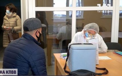 На адмінмежі з Кримом відкрилися пункти вакцинації від коронавірусу: де можна зробити щеплення і коли