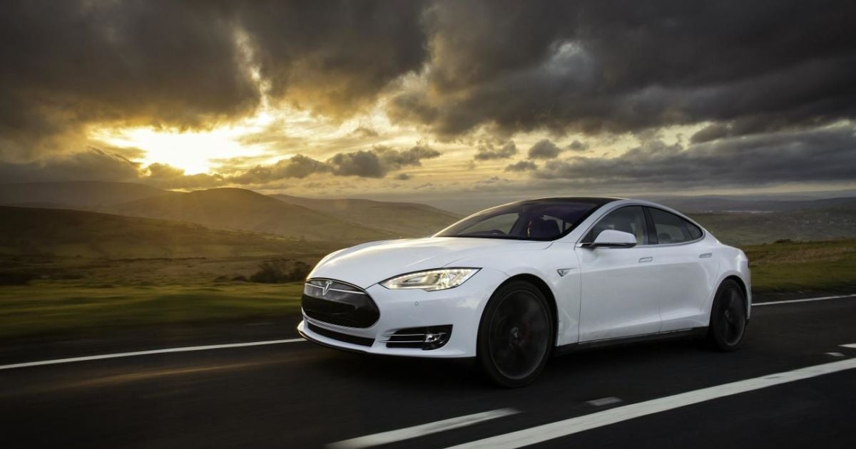 Авария  с участием Tesla Model S закончилась пожаром