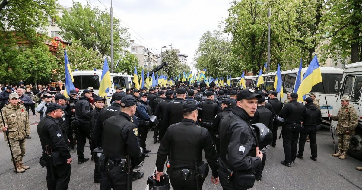 Amnesty International призвала освободить задержанных за символику СССР, в правительстве возмутились