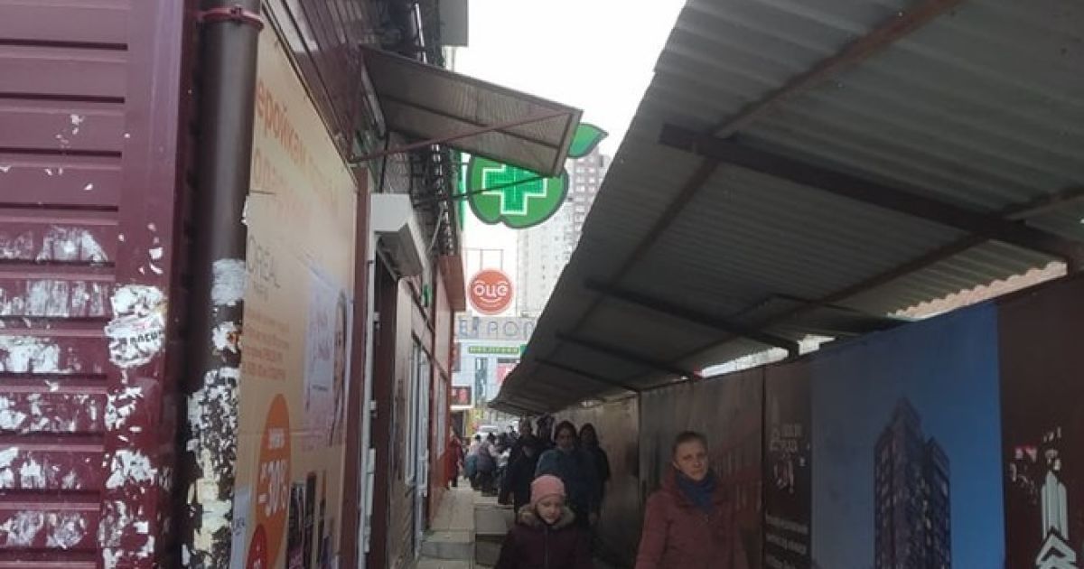 У Києві новий житловий комплекс перекрив вхід до метро