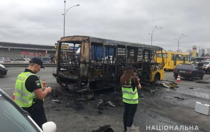 В столице подожгли маршрутку "Киев-Бровары". Это уже второй случай за месяц на этом направлении