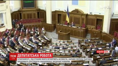 "Це робили поплачені тітушки": Барна прокоментував бійку під стінами ВР