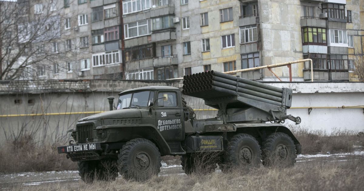 Військові об'єкти в Україні зазнають ракетних ударів та розпочалася десантна операція у Чорному та Азовському морях