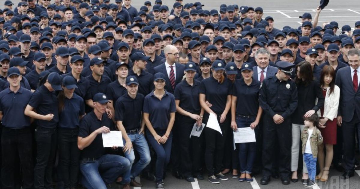 У патрульных сегодня был выпускной / © УНИАН
