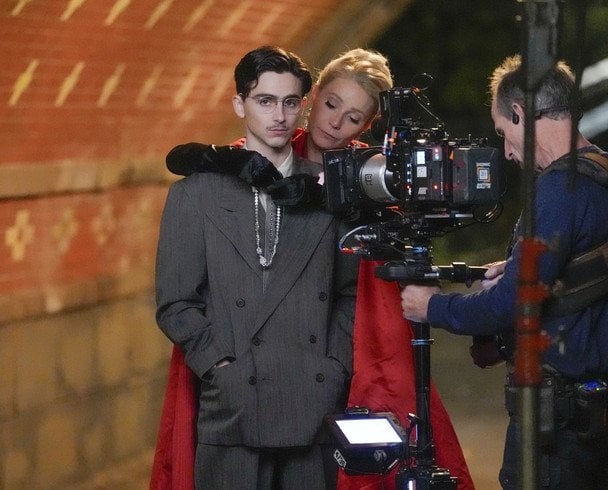 Тімоті Шаламе і Гвінет Пелтроу / Кадр із фільму