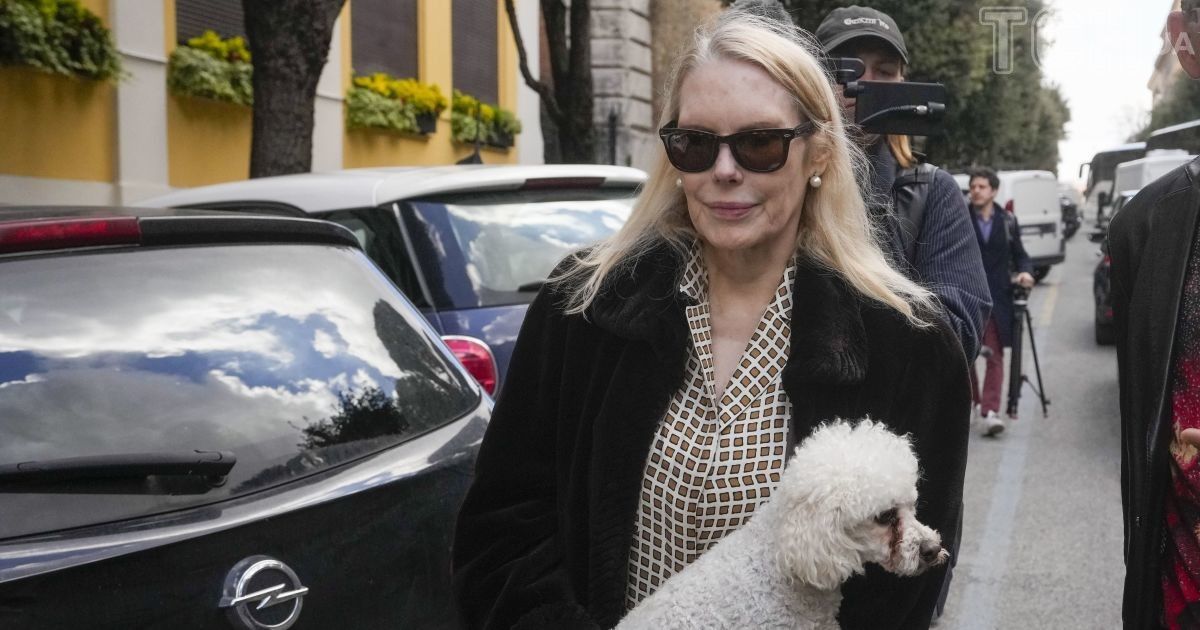 Ріту Дженретт виселяють з її будинку, 20 квітня 2023 року