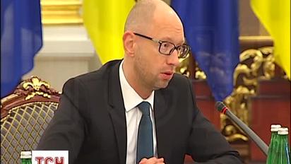 Украина не нуждается в наступательном оружии - Яценюк