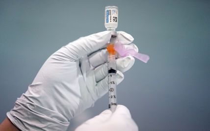 Johnson & Johnson приостановила производство вакцины от коронавируса: в чем причина
