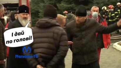 Скандальный наместник Лавры "натравил" своих подчиненных на снимавшего пожар журналиста