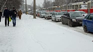 Київ скували затори через снігопад: де найважче проїхати