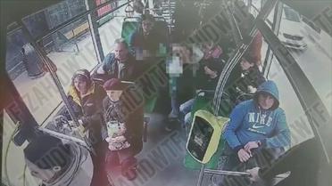 Во Львове неадекватный мужчина избил палкой девочку в троллейбусе