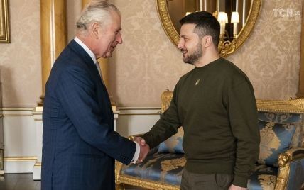 Это так мило: король Чарльз III более десяти секунд не отпускал руку президента Зеленского