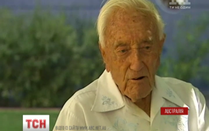 В Австралії 102-річний вчений скаржиться на університет, який змушує його працювати вдома