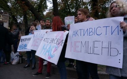 Одеська поліція через "галас" припинила пошуки нападників на активіста Устименка