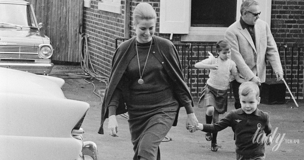 Грейс Келлі з дітьми та чоловіком
