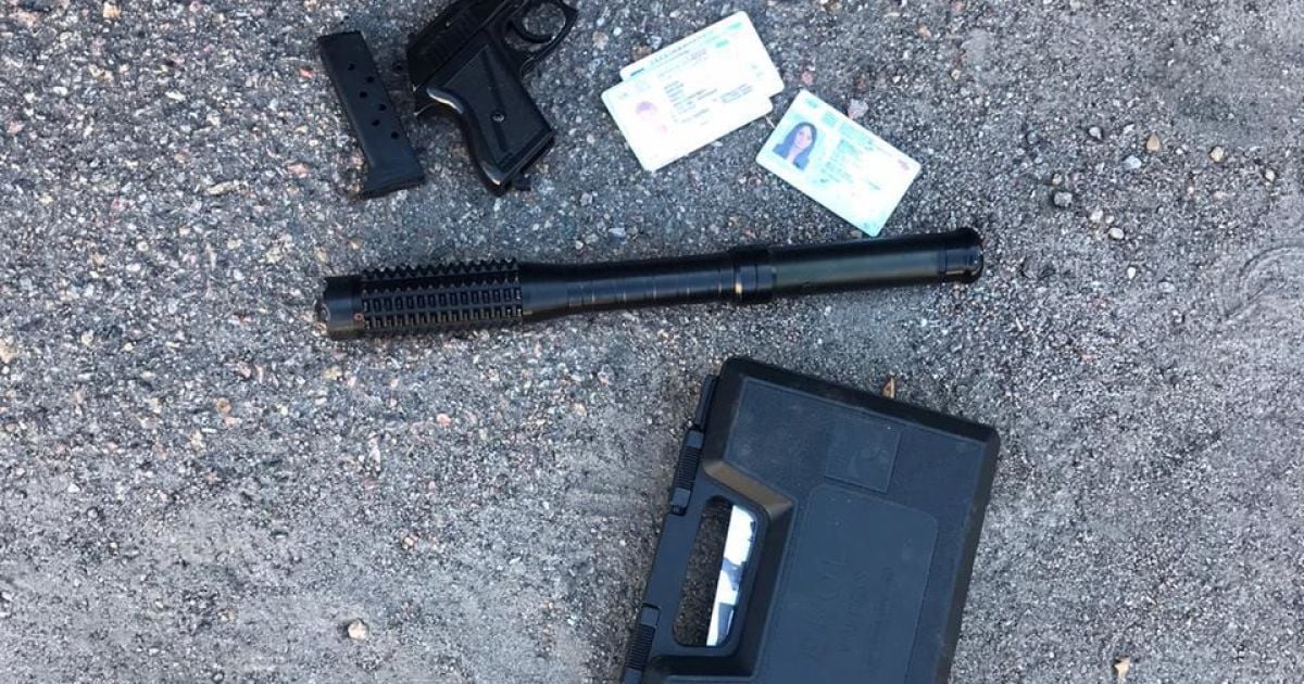 На Вінниччині молодики перекрили залізничний переїзд та стріляли у потяг: відео інциденту виклали у Мережу