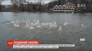 Різдвяний заплив: 400 плавців з усього світу перепливли річку Влтава у Празі