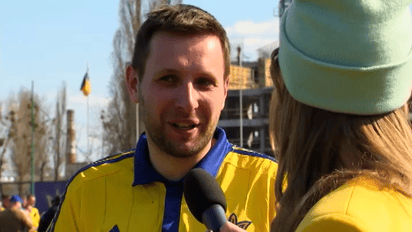 Нардеп Парасюк любит смотреть футбол с фанатского сектора