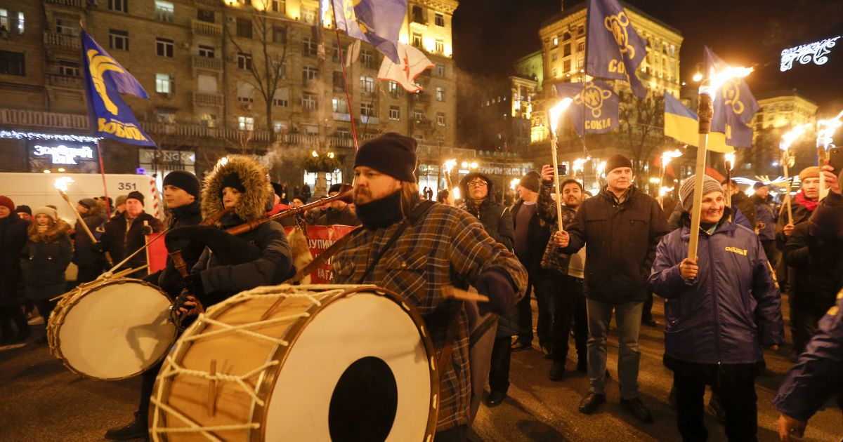 Смолоскипний хід у центрі Києва з нагоди 112-ї річниці від дня народження Бандери_3 / © Associated Press