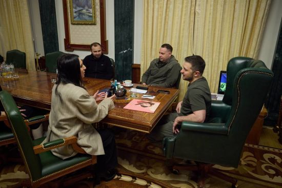Володимир Зеленський запросив Джамалу до Офісу президента напередодні від'їзду співачки до США