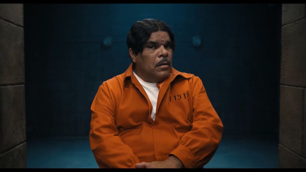 Luis Guzman in the role of Gomez Addams / © 