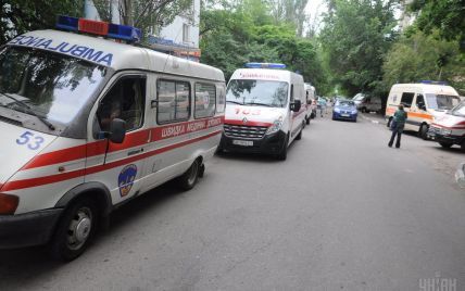 В Киеве авто перевернуло маршрутку: пятеро человек попали в больницу 