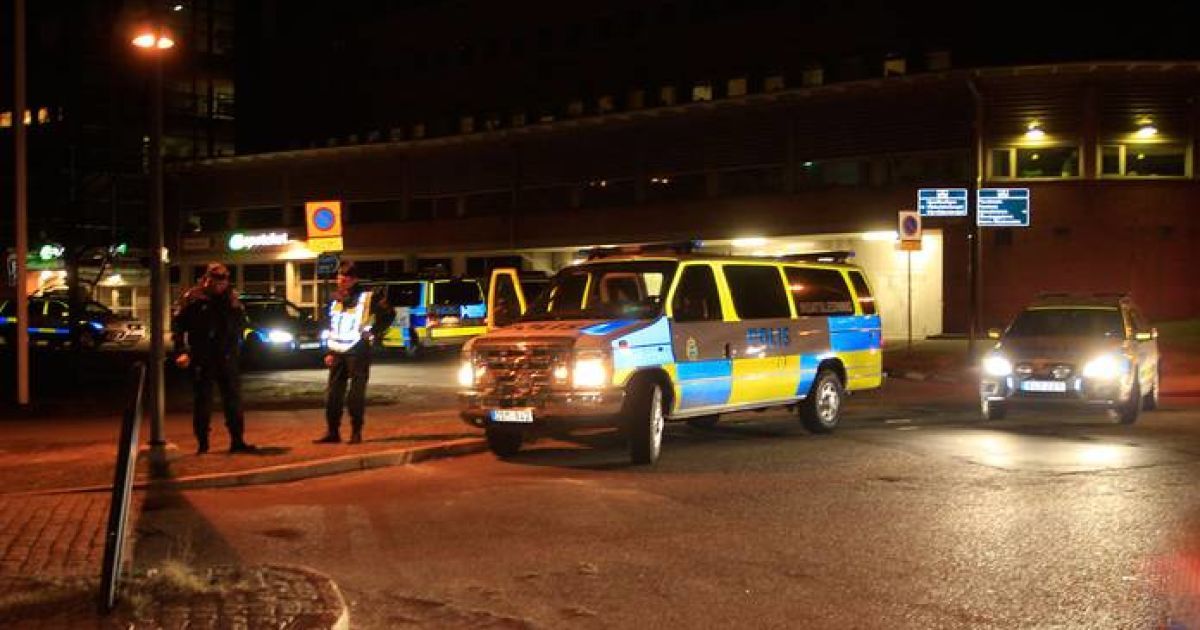 Нападники на ресторан стріляли з автоматів.