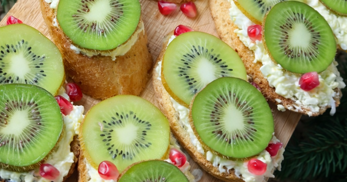 Канапки з плавленим сиром і ківі tiktok.com_@diana_kulikovska