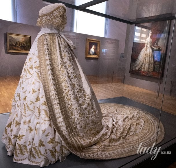 Реконструкція сукні імператриці Сісі / © Getty Images