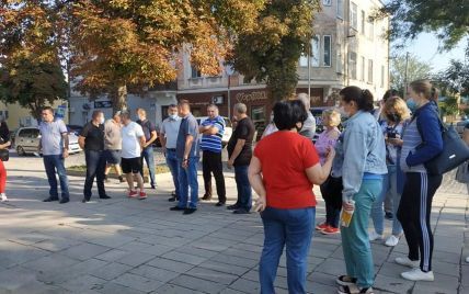 “Ми не маємо за що жити”: підприємці вийшли на мітинг у "червоній" Теребовлі Тернопільської області