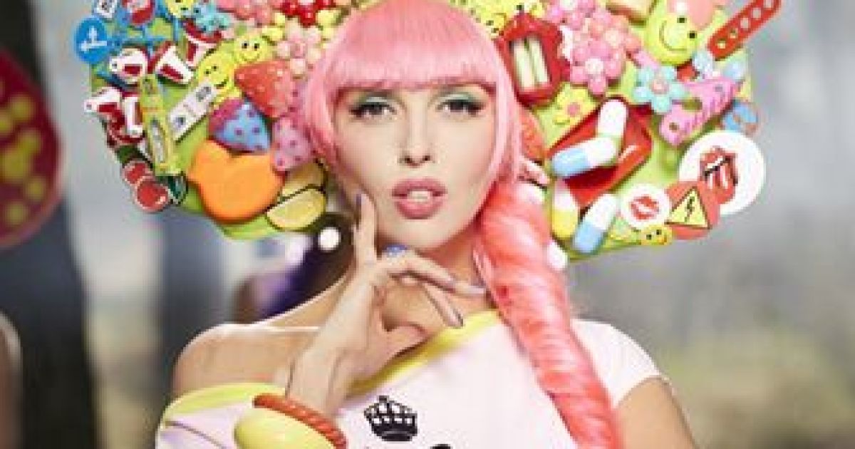 Оля Полякова "поженила" влюбленную пару