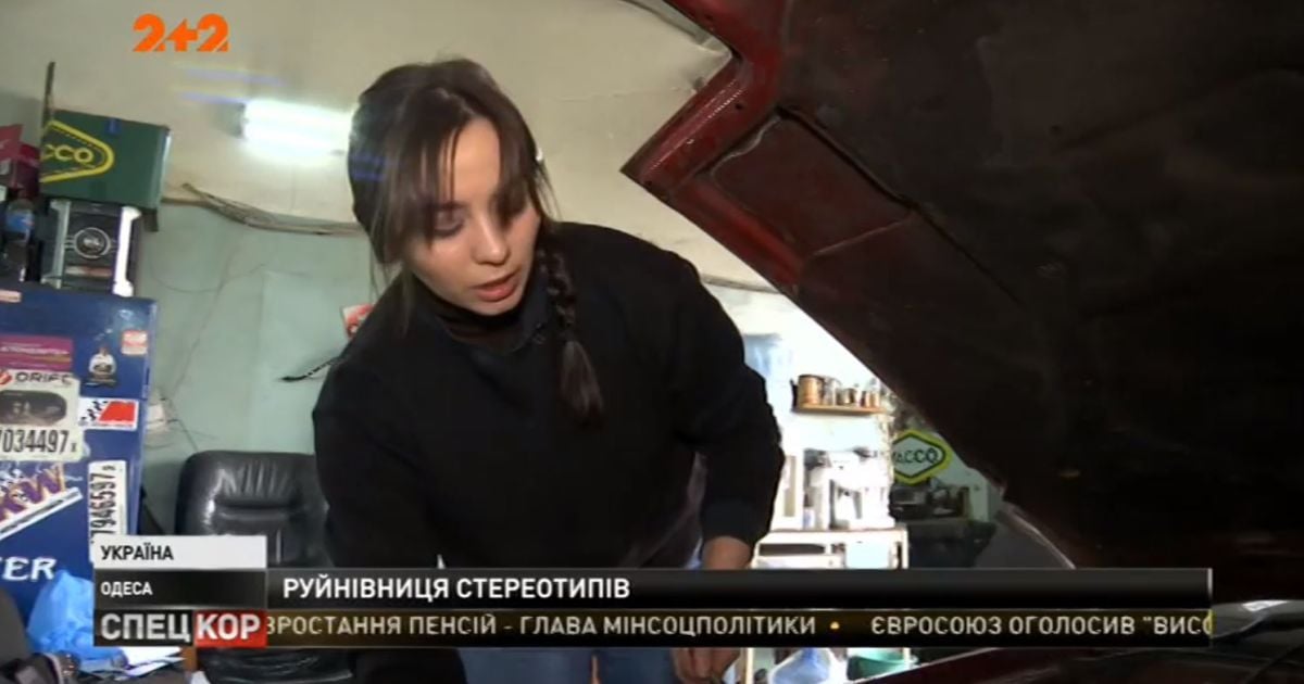 Руйнівниця стереотипів. В Одесі дівчина працює автомеханіком та змагається у дрифті