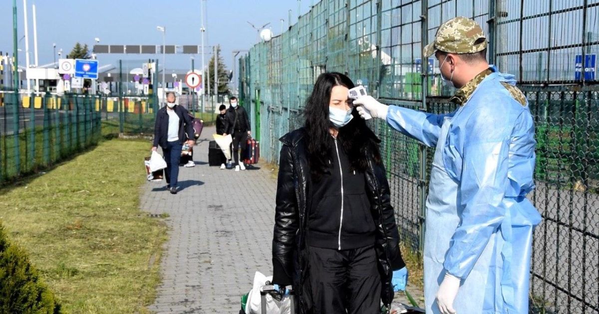 Після прибуття з яких країн не треба проходити обсервацію в Україні : МОЗ оприлюднив повний список