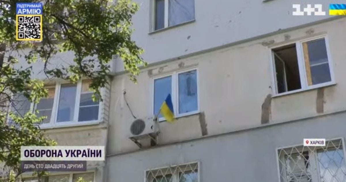 Пострадавшие, но несломленные: в самый разрушенный район Харькова возвращаются жители и вывешивают украинские флаги
