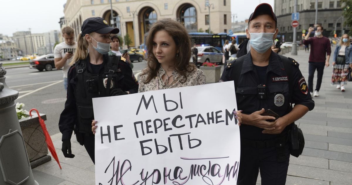 "Іноземні агенти": в Москві під час мітингу затримали 10 журналістів