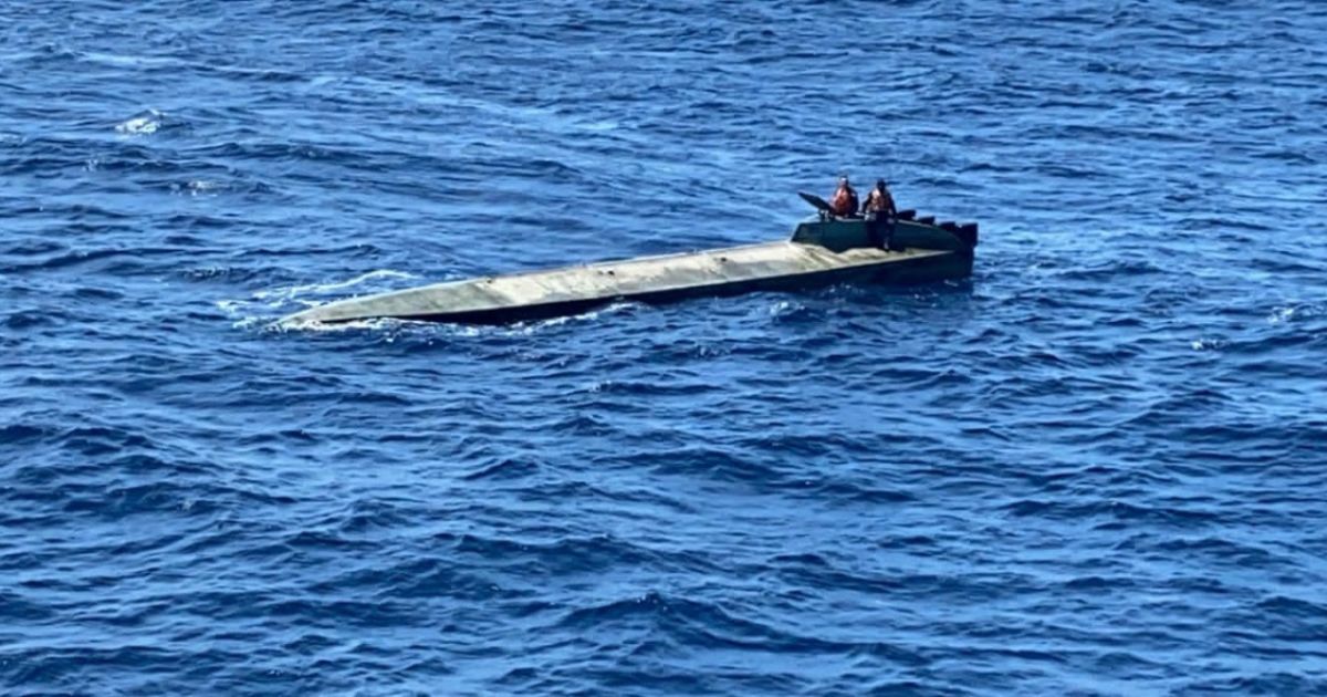 Поблизу Колумбії затримали підводний човен із двома тоннами кокаїну