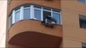 В Киеве после неудачной попытки повеситься женщина выпрыгнула в окно