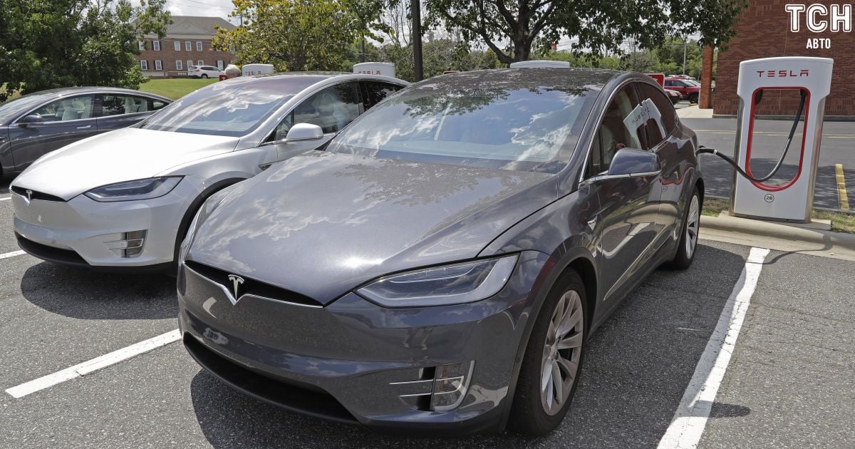 Илон Маск показал, как вскоре заговорят электрокары Tesla. Видео