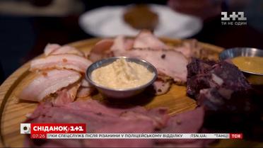 Украина стала частью гастромарафона американских блогеров Кары и Нейта