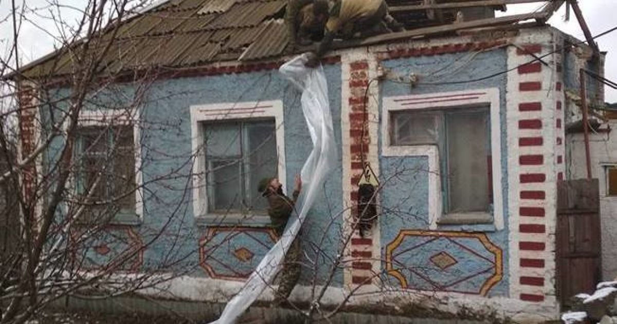 Окупанти свідомо "перестрілюють" позиції полку "Азов" і б’ють по Травневому