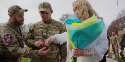 На фронті одружилися боєць бригади "Лють" і його кохана