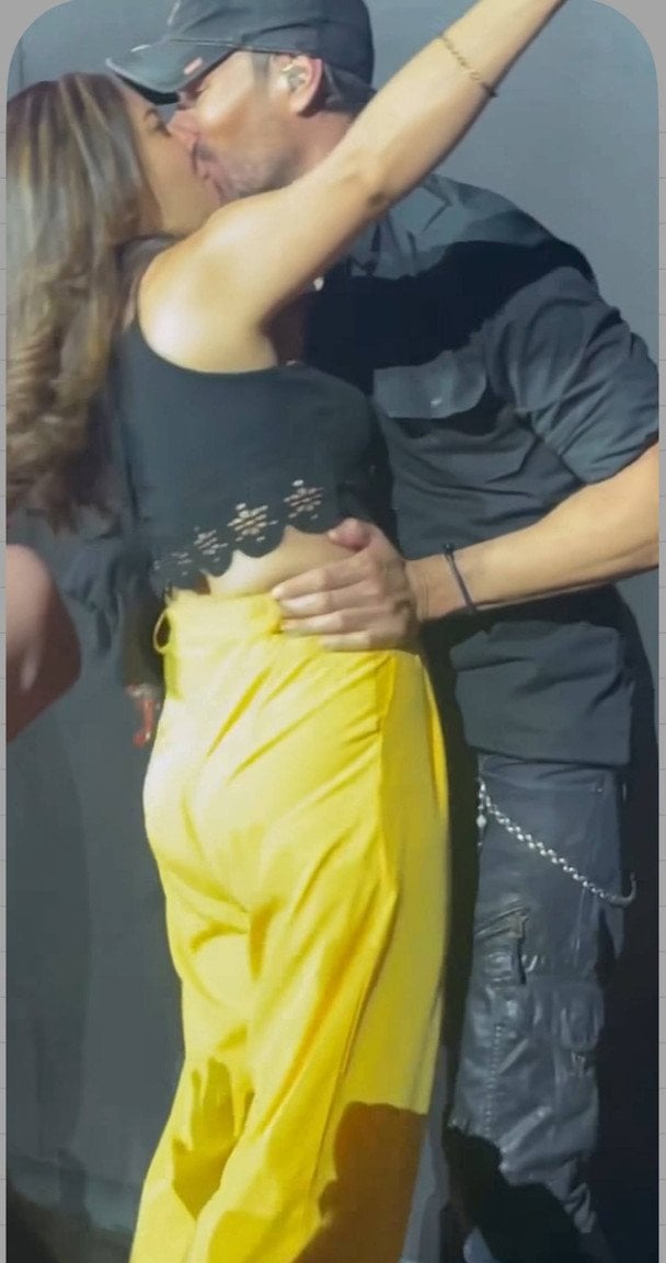 Энрике Иглесиас и фанатка / © instagram.com/enriqueiglesias
