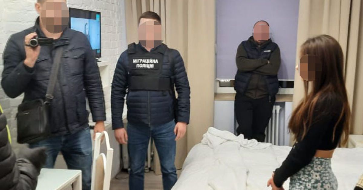 У Києві сутенери продавали інстаблогерш та учасниць конкурсів краси у борделі Марокко / © Прокуратура города Киева
